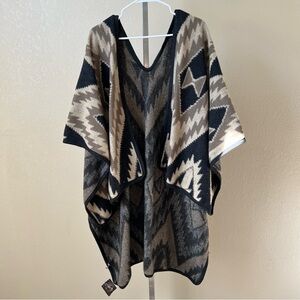 NWT Women’s Aztec Style Poncho